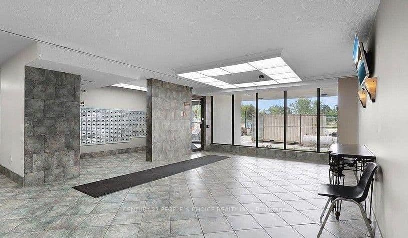 17 Knightsbridge Road, Unit 1205 thumbnail 3