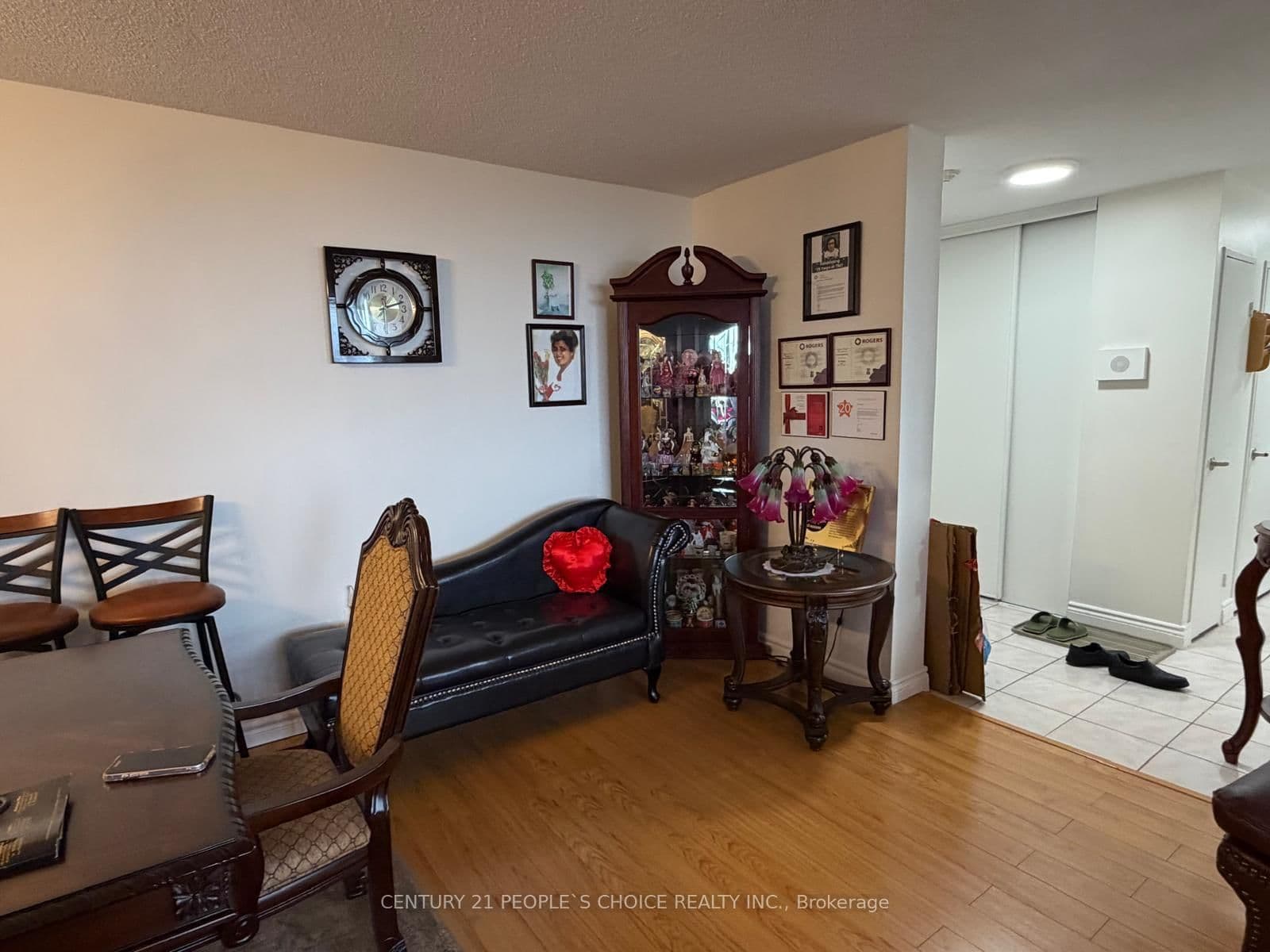 17 Knightsbridge Road, Unit 1205 thumbnail 8