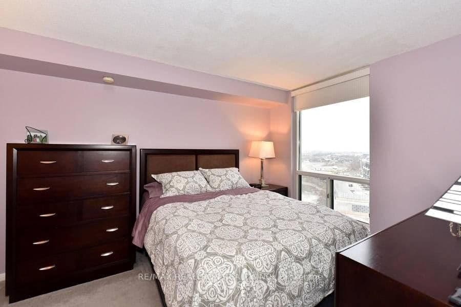 101 Subway Crescent, Unit 814 thumbnail 3