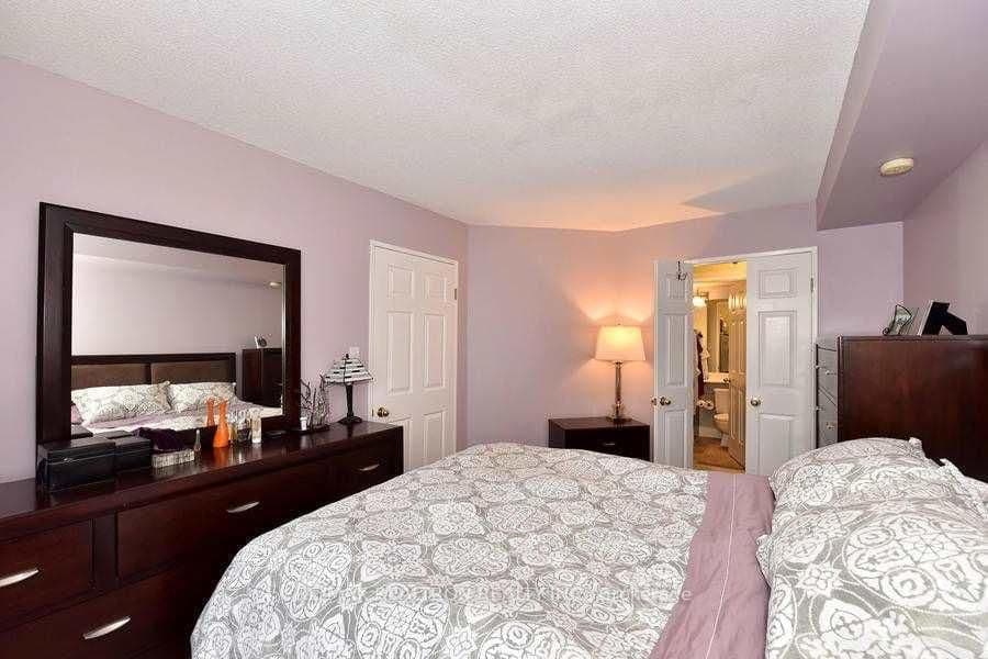 101 Subway Crescent, Unit 814 thumbnail 4