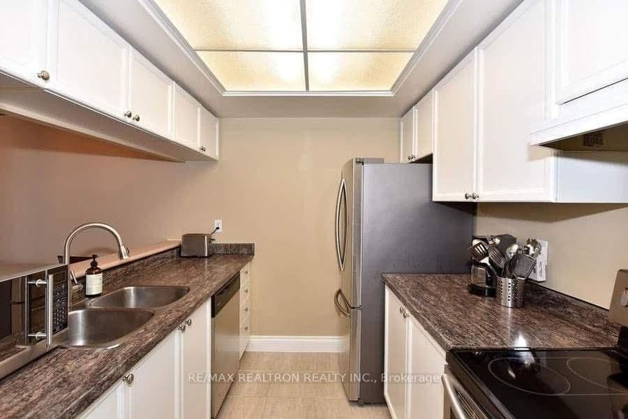 101 Subway Crescent, Unit 814 thumbnail 7