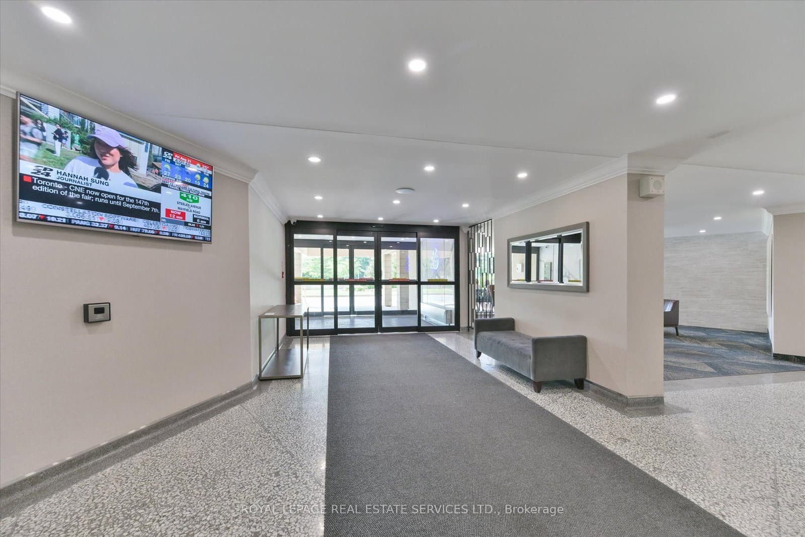 451 The West Mall, Unit 1518 thumbnail 4