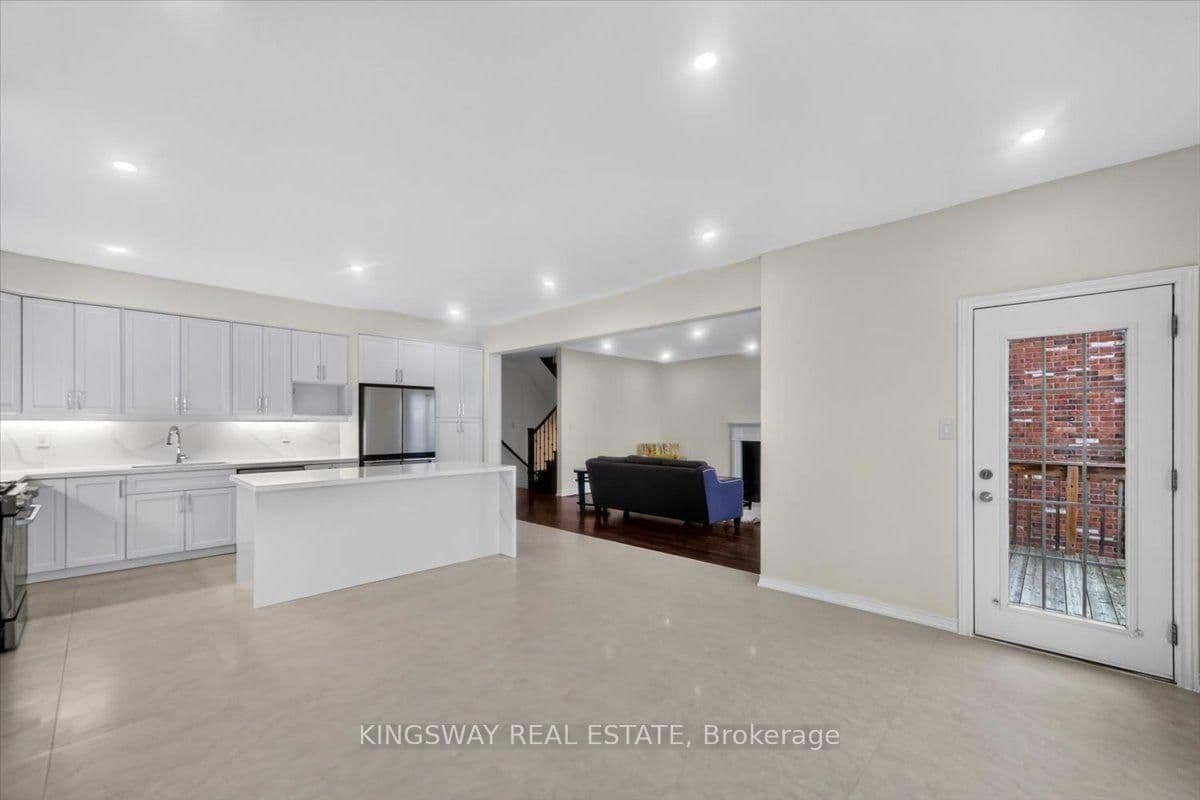 8 Monkton Circle thumbnail 20