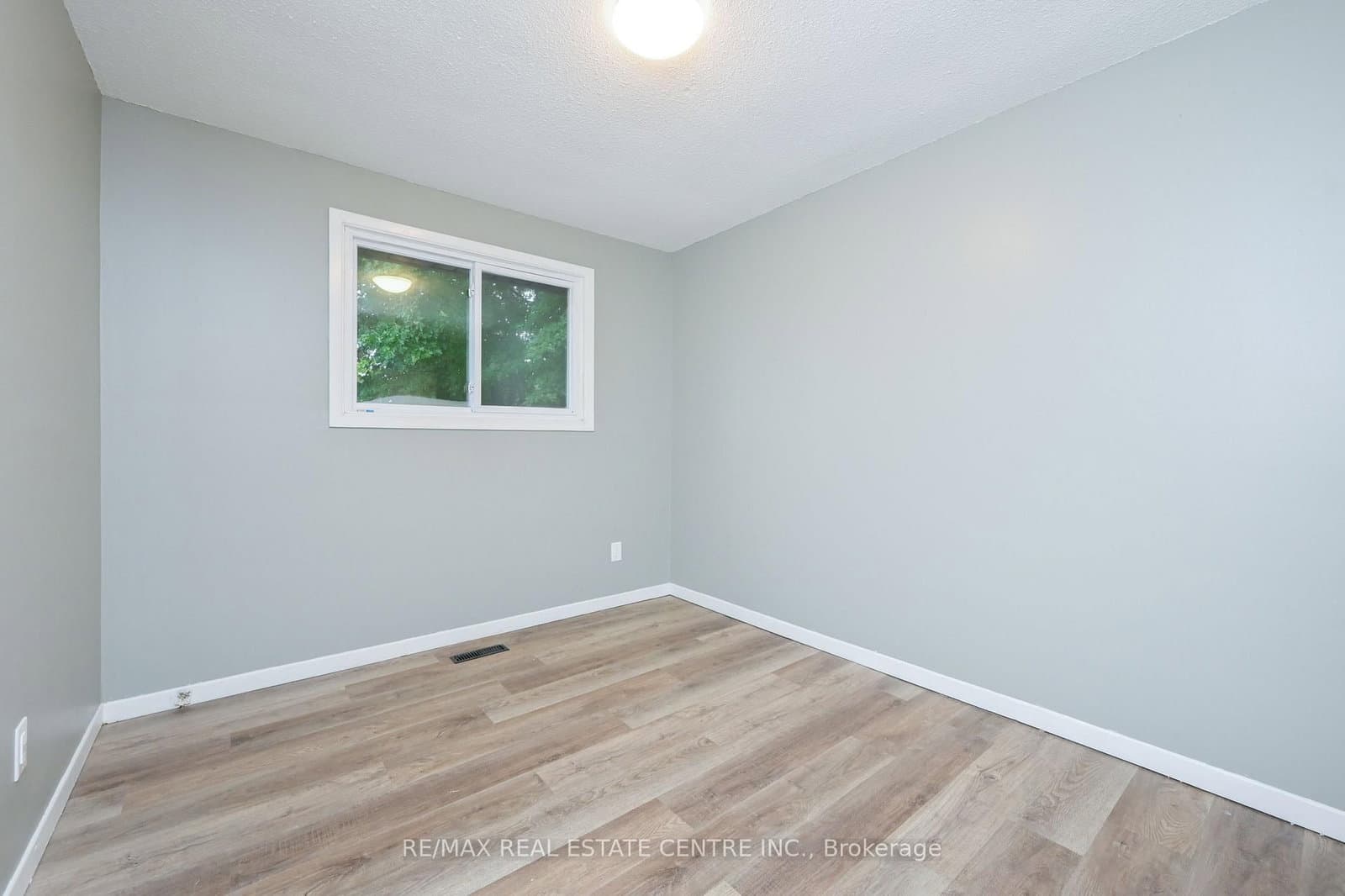 116 Burbank Crescent thumbnail 17