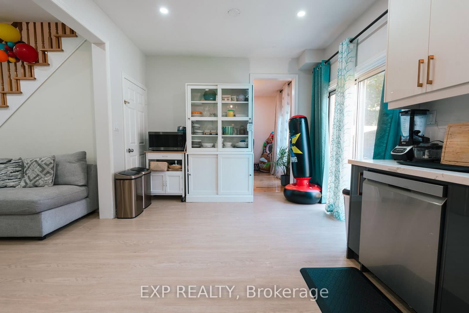 206 Drinkwater Road, Unit Upper thumbnail 5