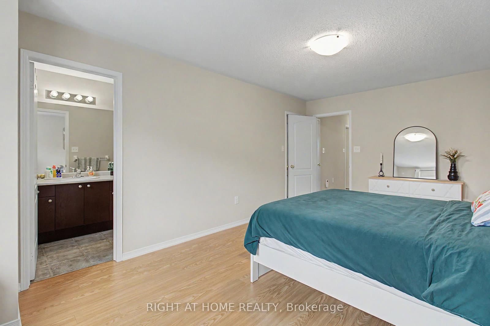 2051 Fiddlers Way thumbnail 23
