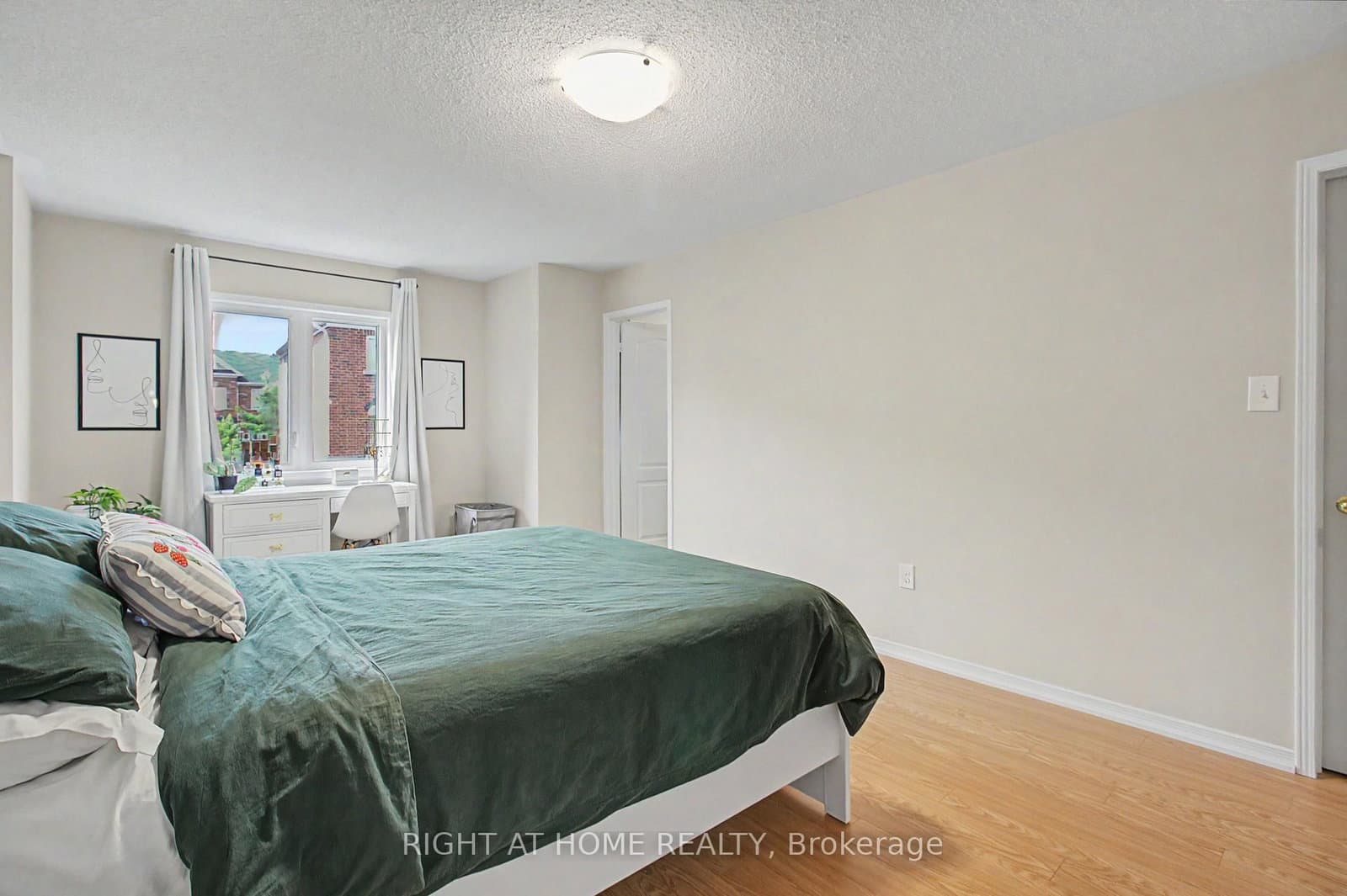 2051 Fiddlers Way thumbnail 24