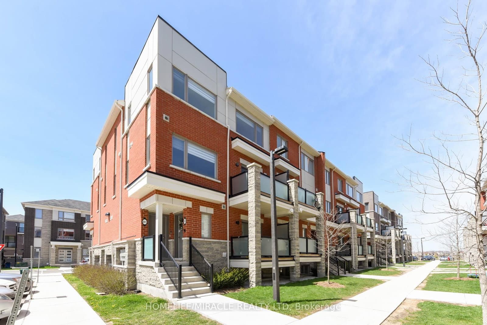 250 Lagerfeld Drive, Unit 13