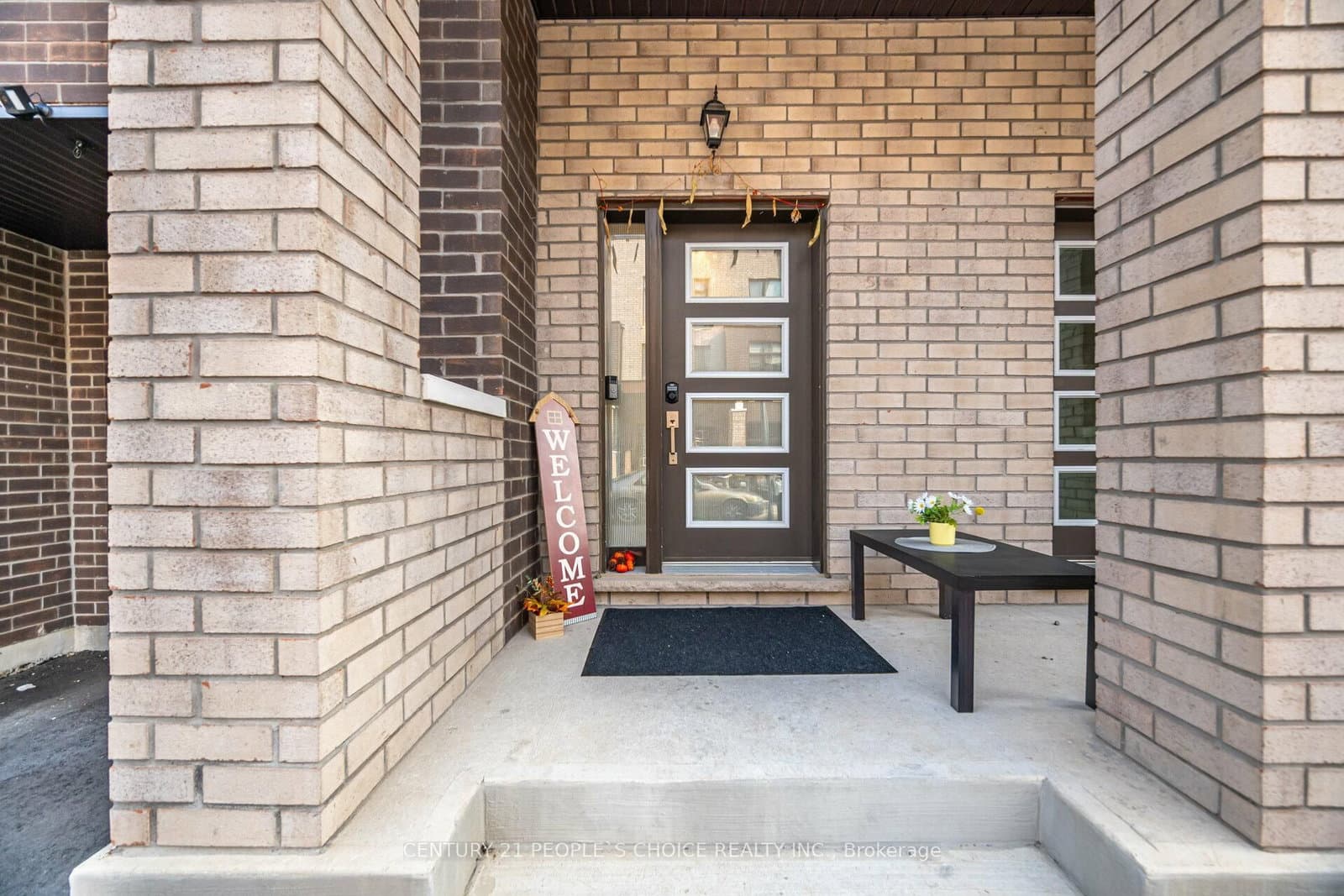 24 Queenpost Drive