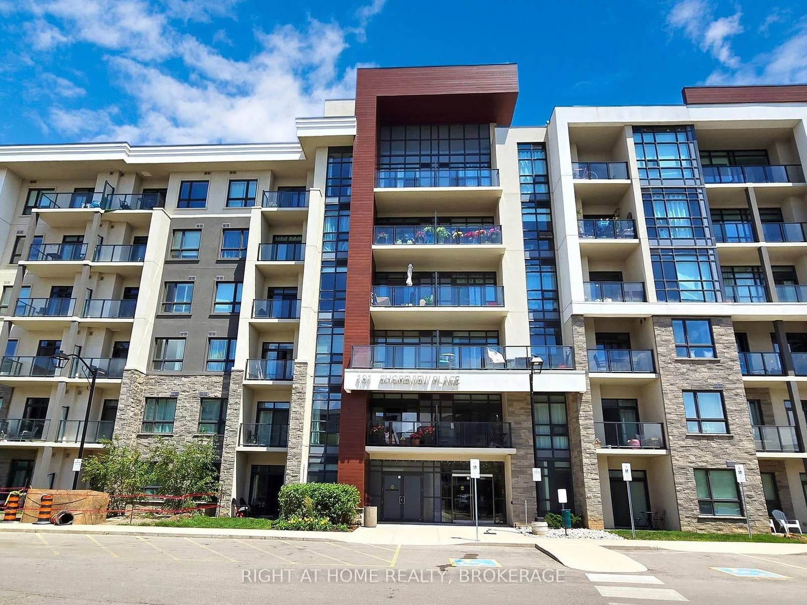 #111 - 101 E Shoreview Place