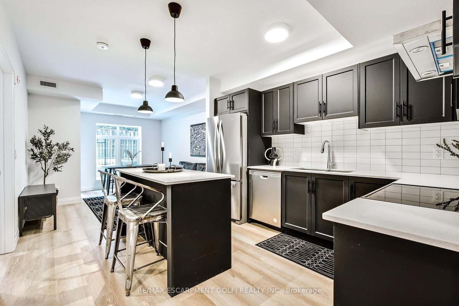 153 Wilson Street W, Unit 106