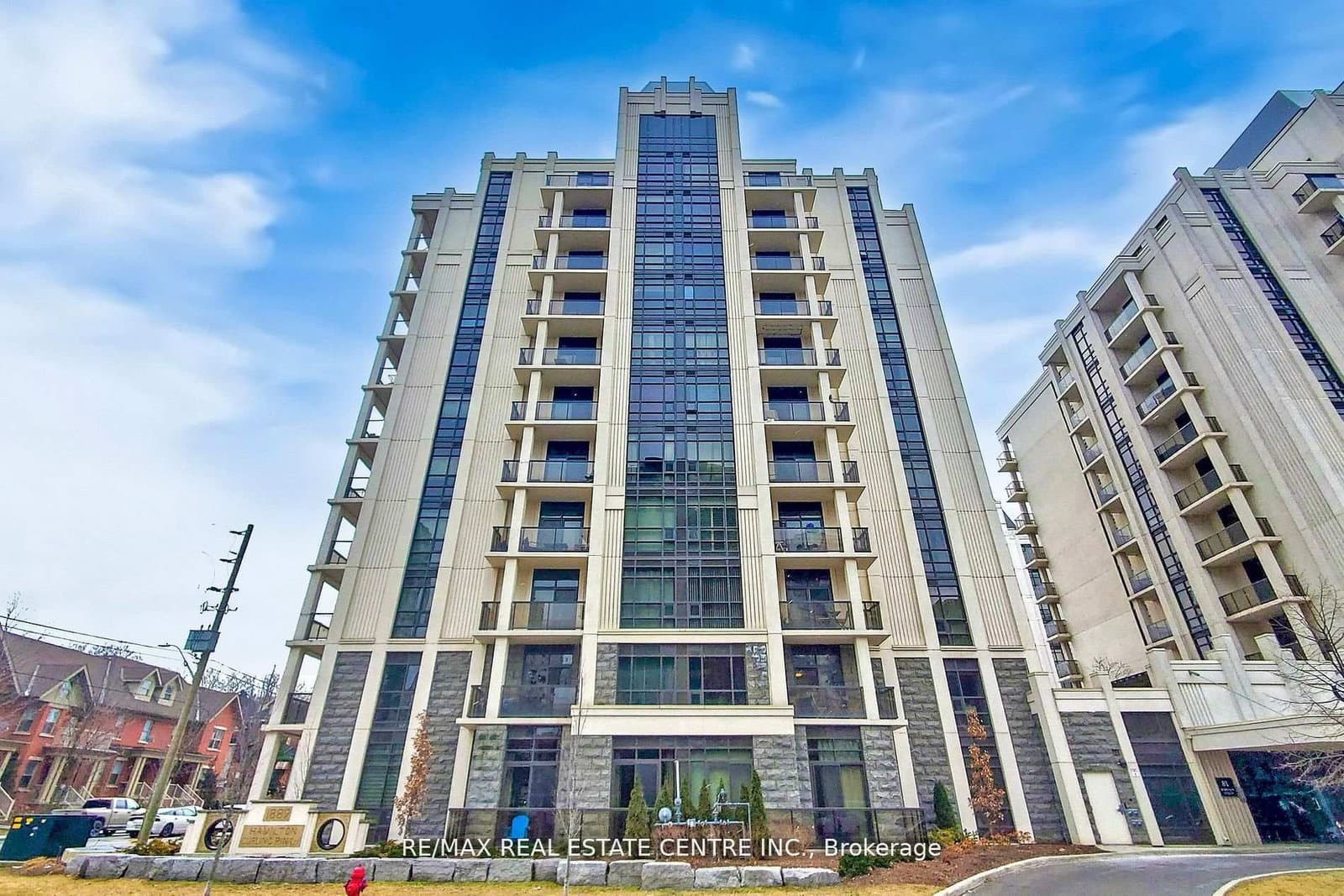 81 Robinson Street, Unit 305