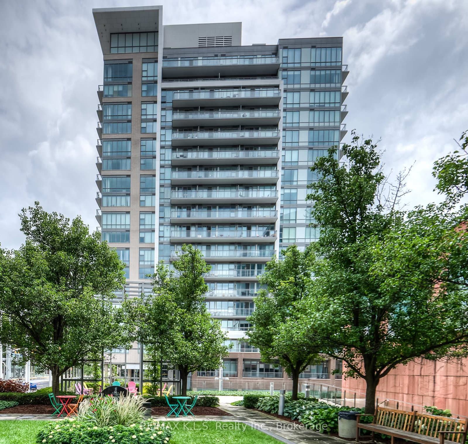 85 Duke Street W, Unit 1404