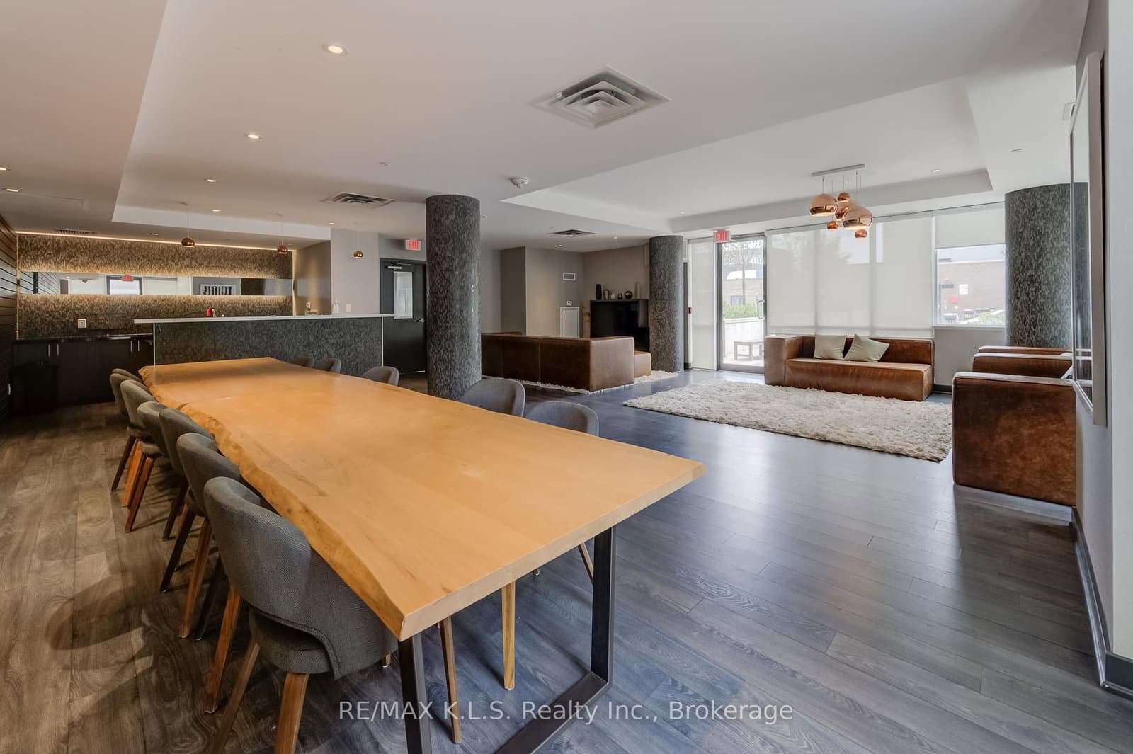85 Duke Street W, Unit 1404 thumbnail 11
