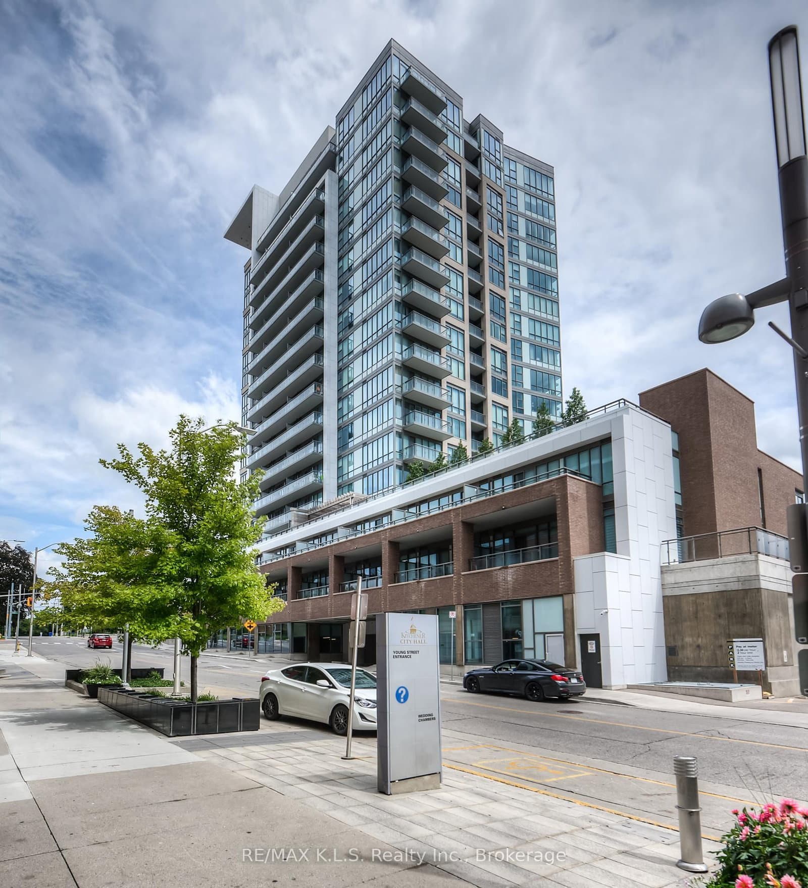 85 Duke Street W, Unit 1404 thumbnail 2