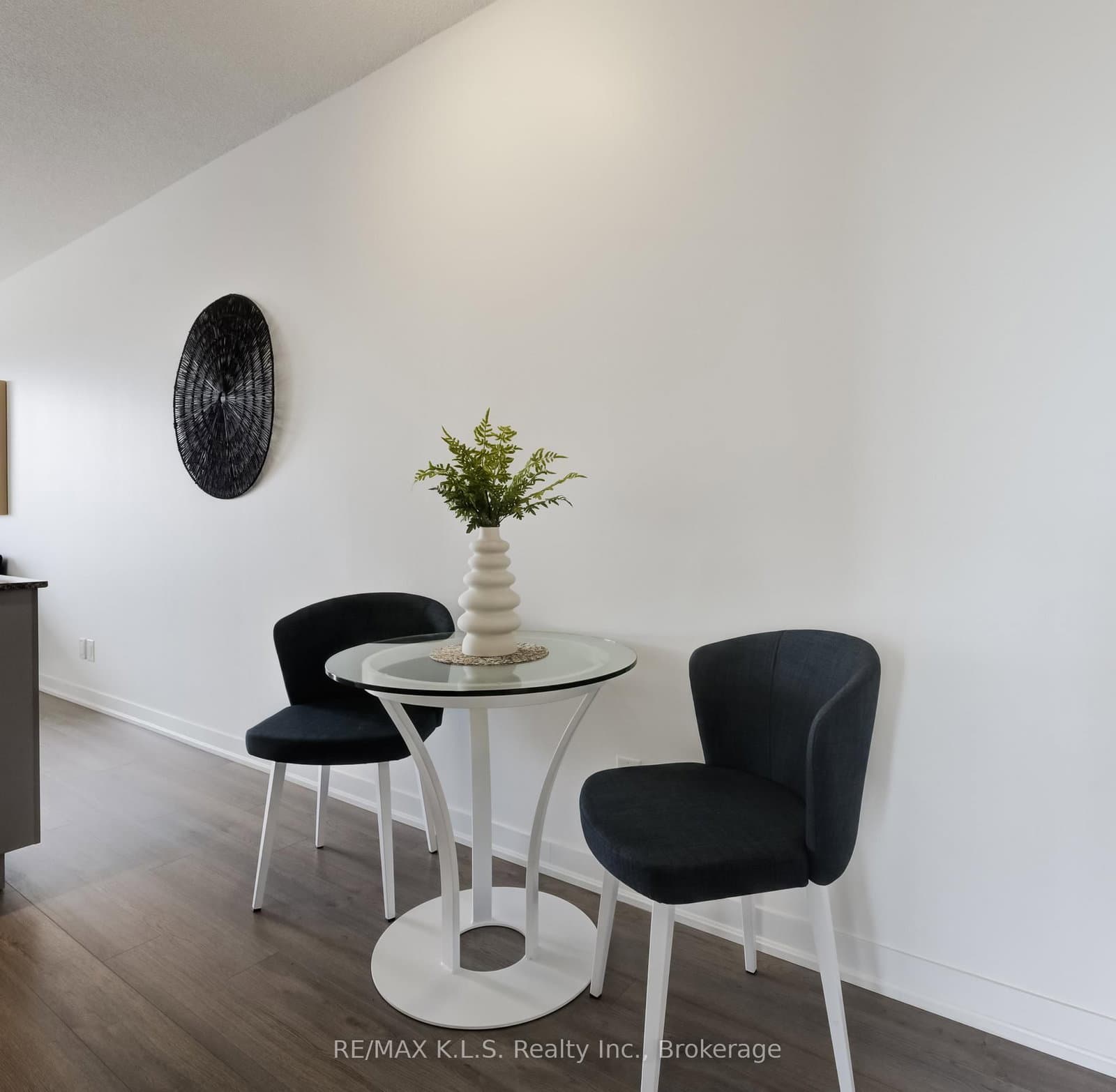 85 Duke Street W, Unit 1404 thumbnail 20