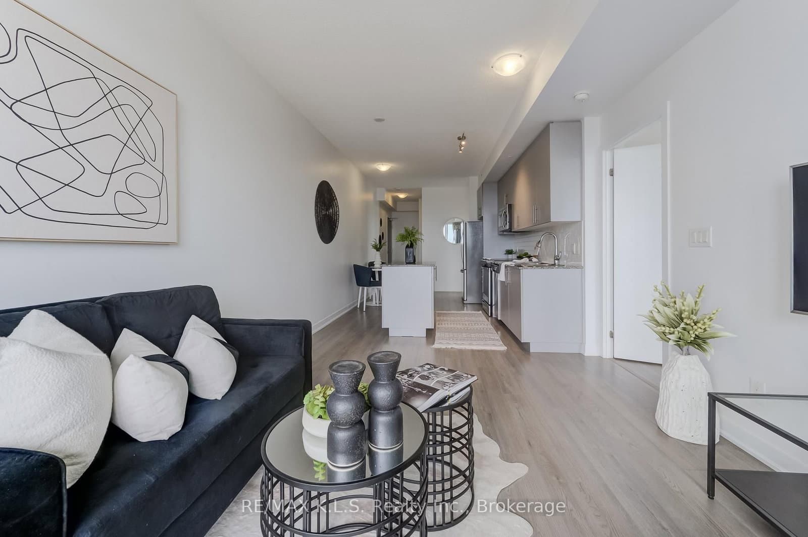 85 Duke Street W, Unit 1404 thumbnail 21