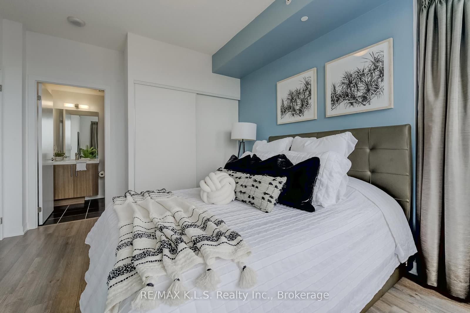 85 Duke Street W, Unit 1404 thumbnail 23