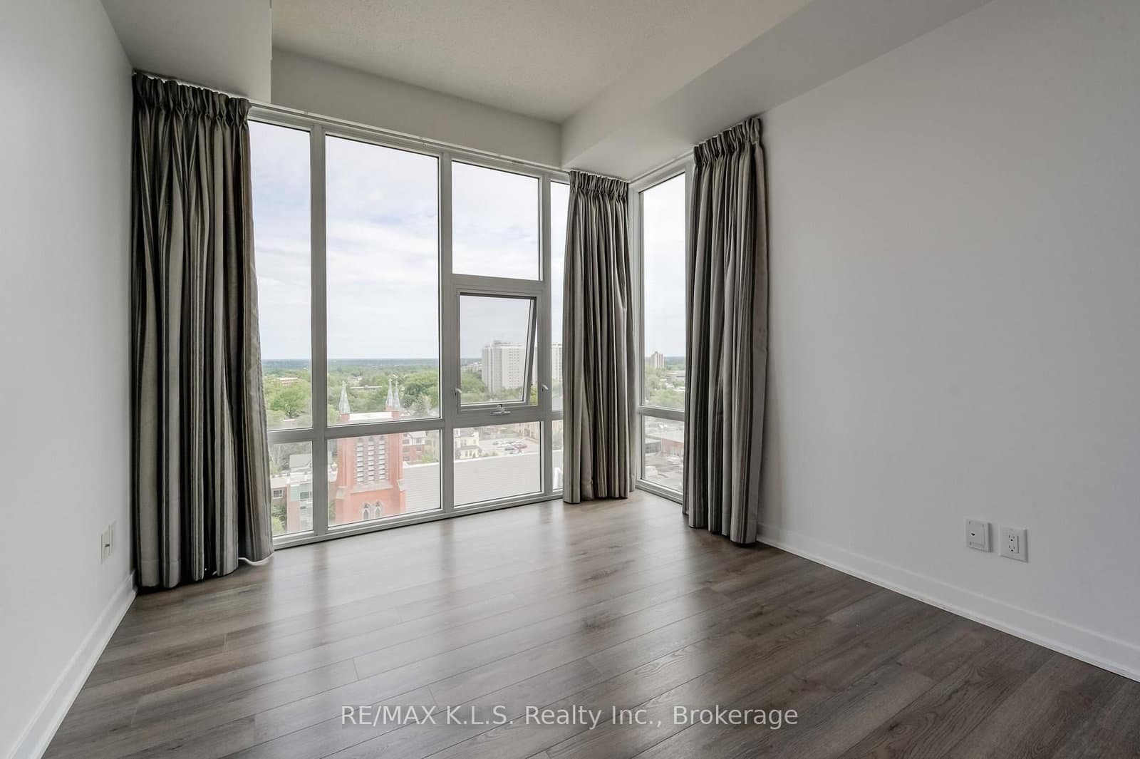 85 Duke Street W, Unit 1404 thumbnail 26