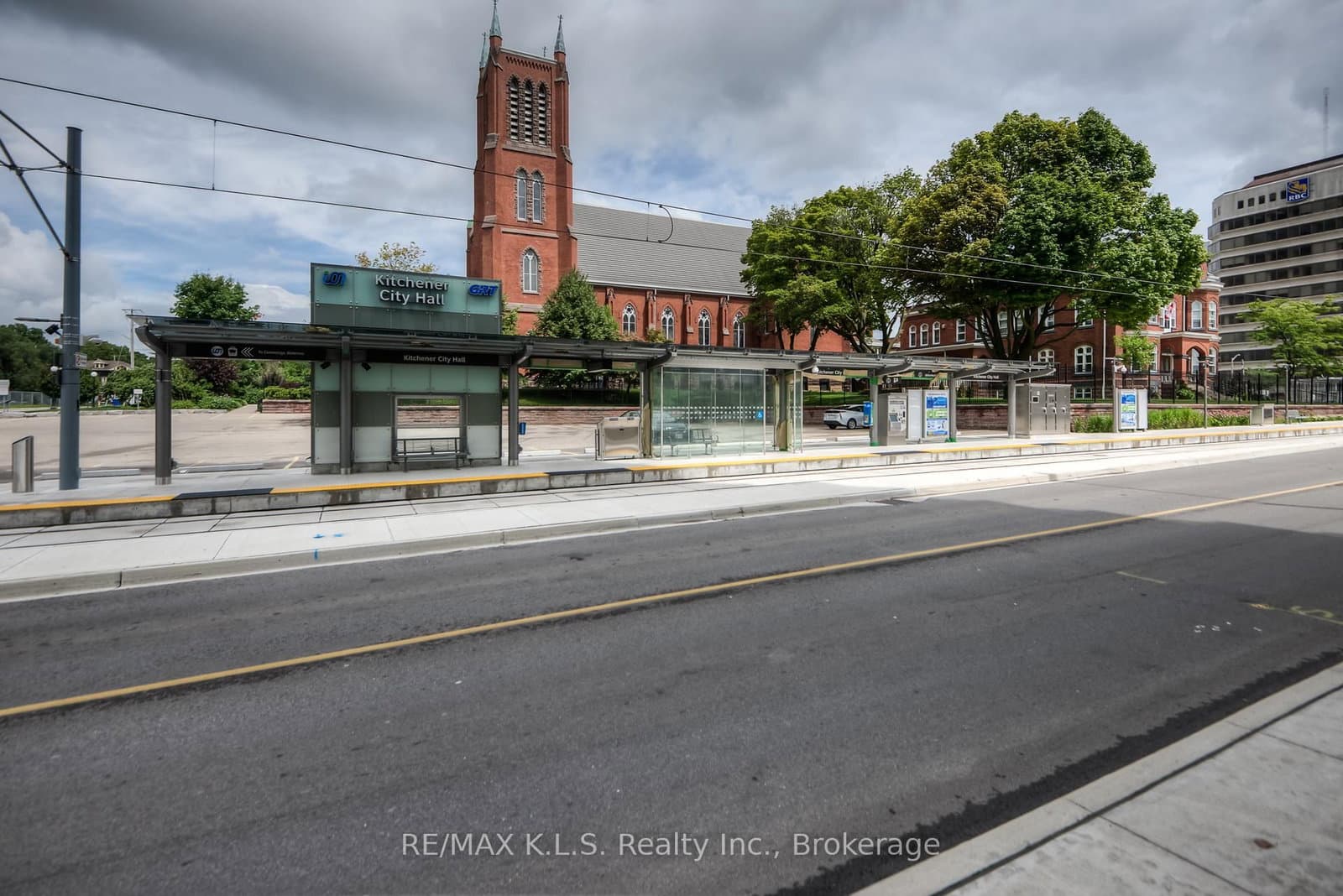 85 Duke Street W, Unit 1404 thumbnail 3