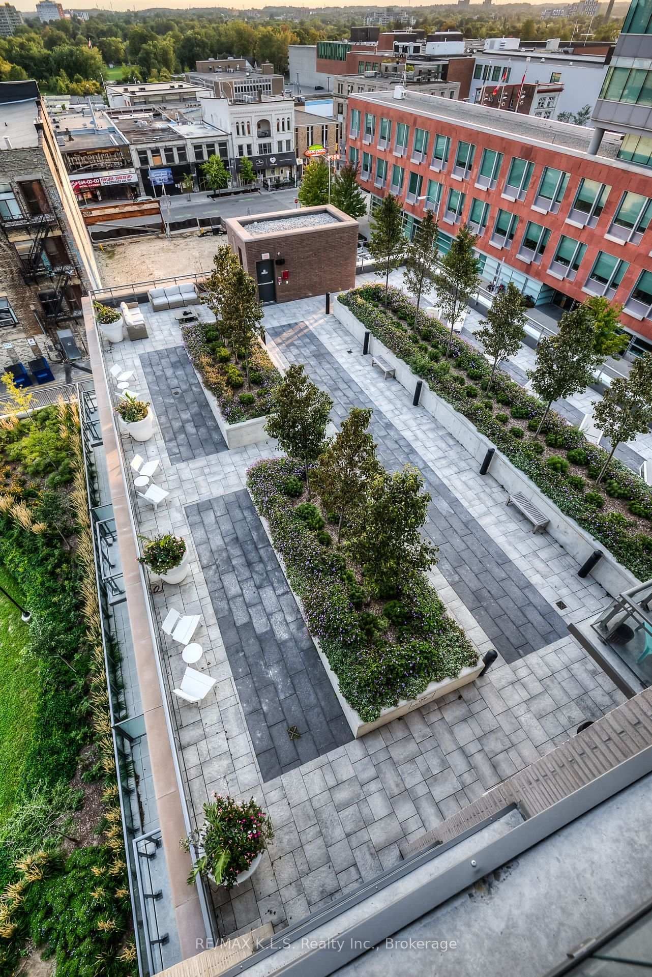 85 Duke Street W, Unit 1404 thumbnail 40