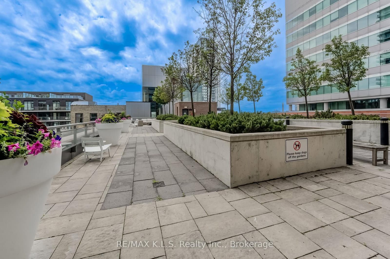 85 Duke Street W, Unit 1404 thumbnail 41