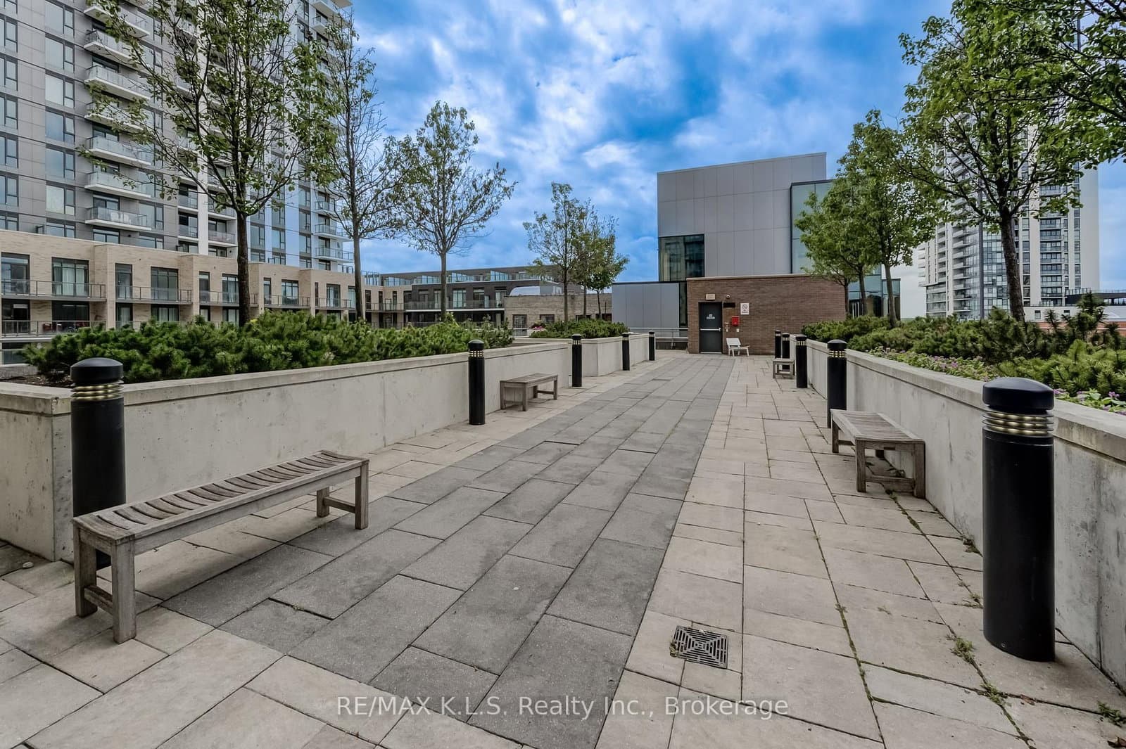 85 Duke Street W, Unit 1404 thumbnail 43