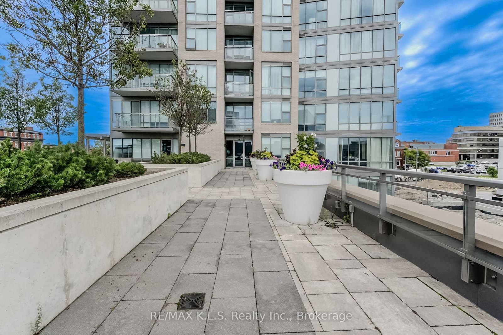 85 Duke Street W, Unit 1404 thumbnail 44