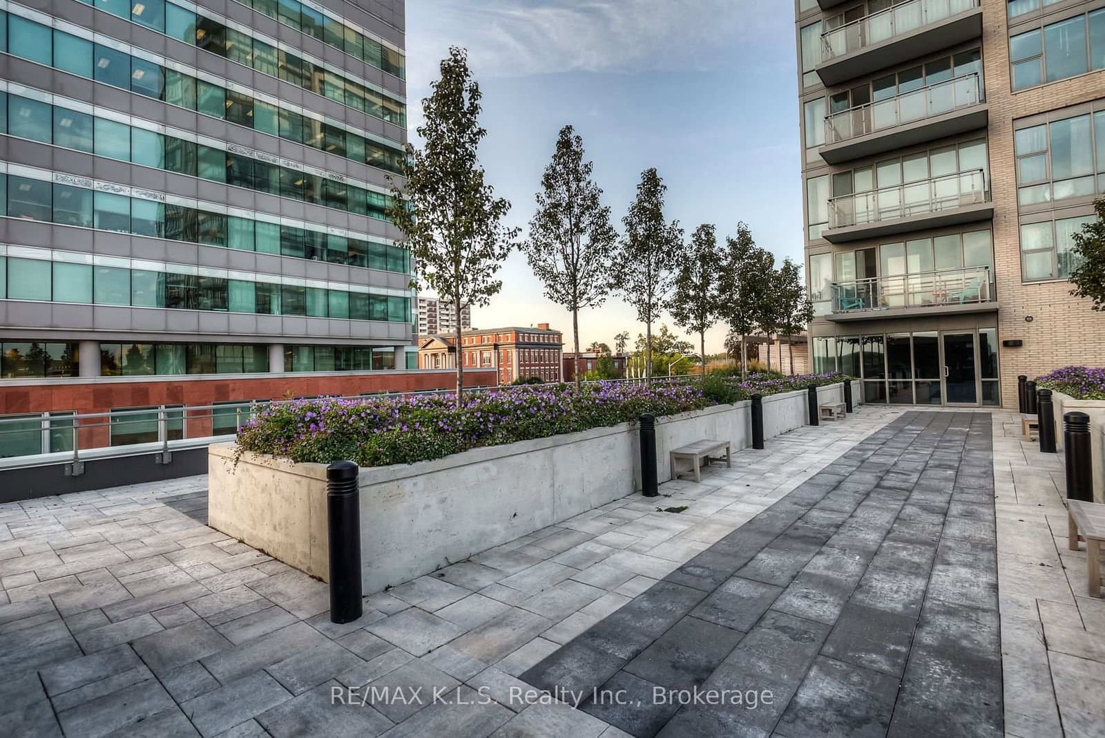 85 Duke Street W, Unit 1404 thumbnail 45