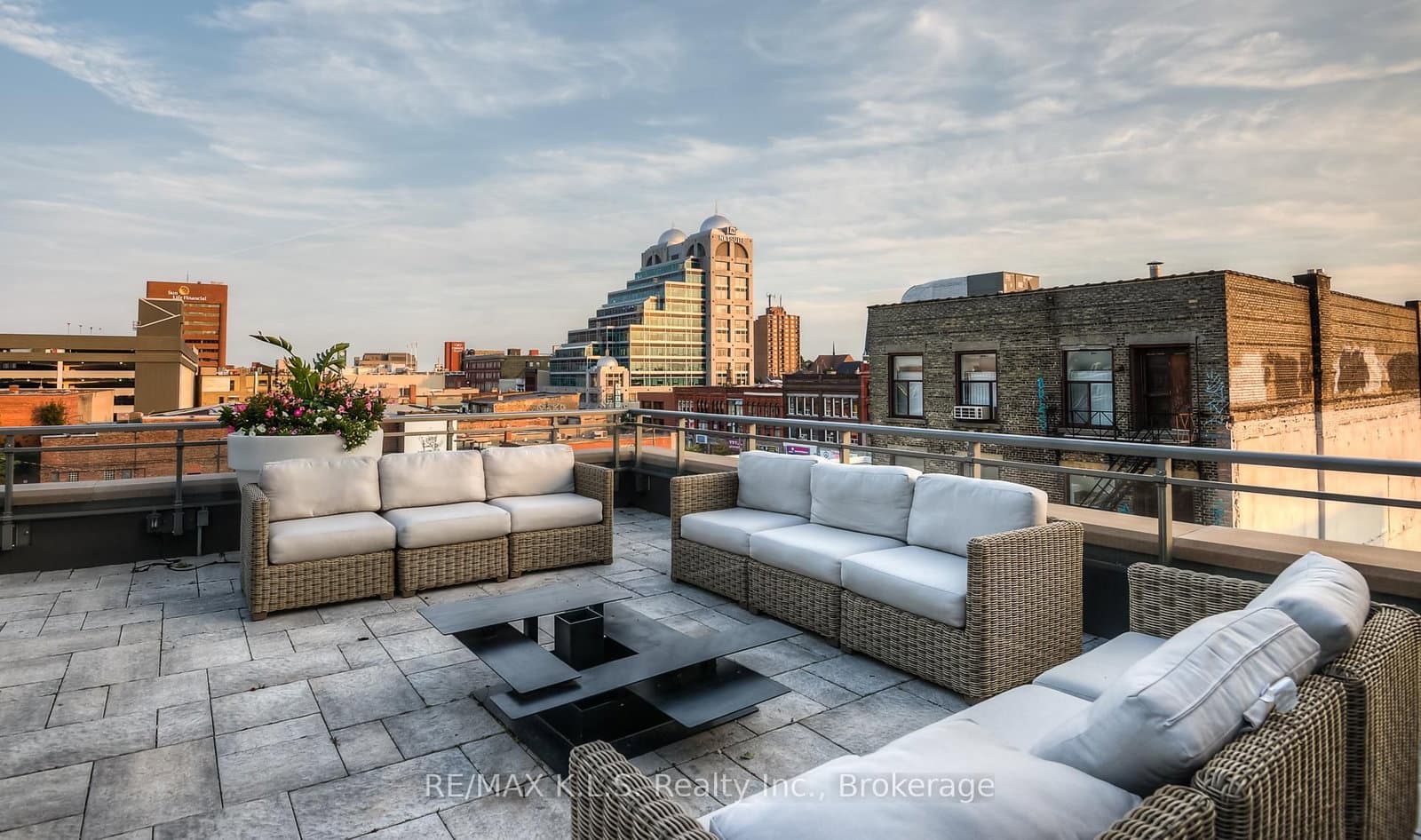 85 Duke Street W, Unit 1404 thumbnail 46