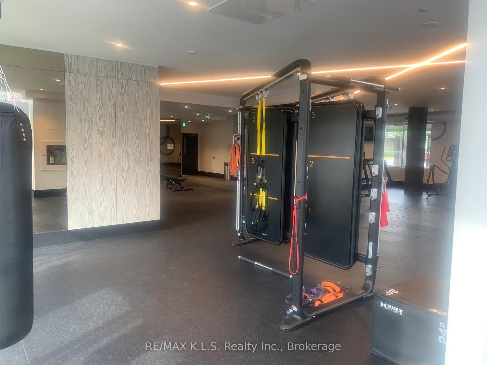 85 Duke Street W, Unit 1404 thumbnail 50