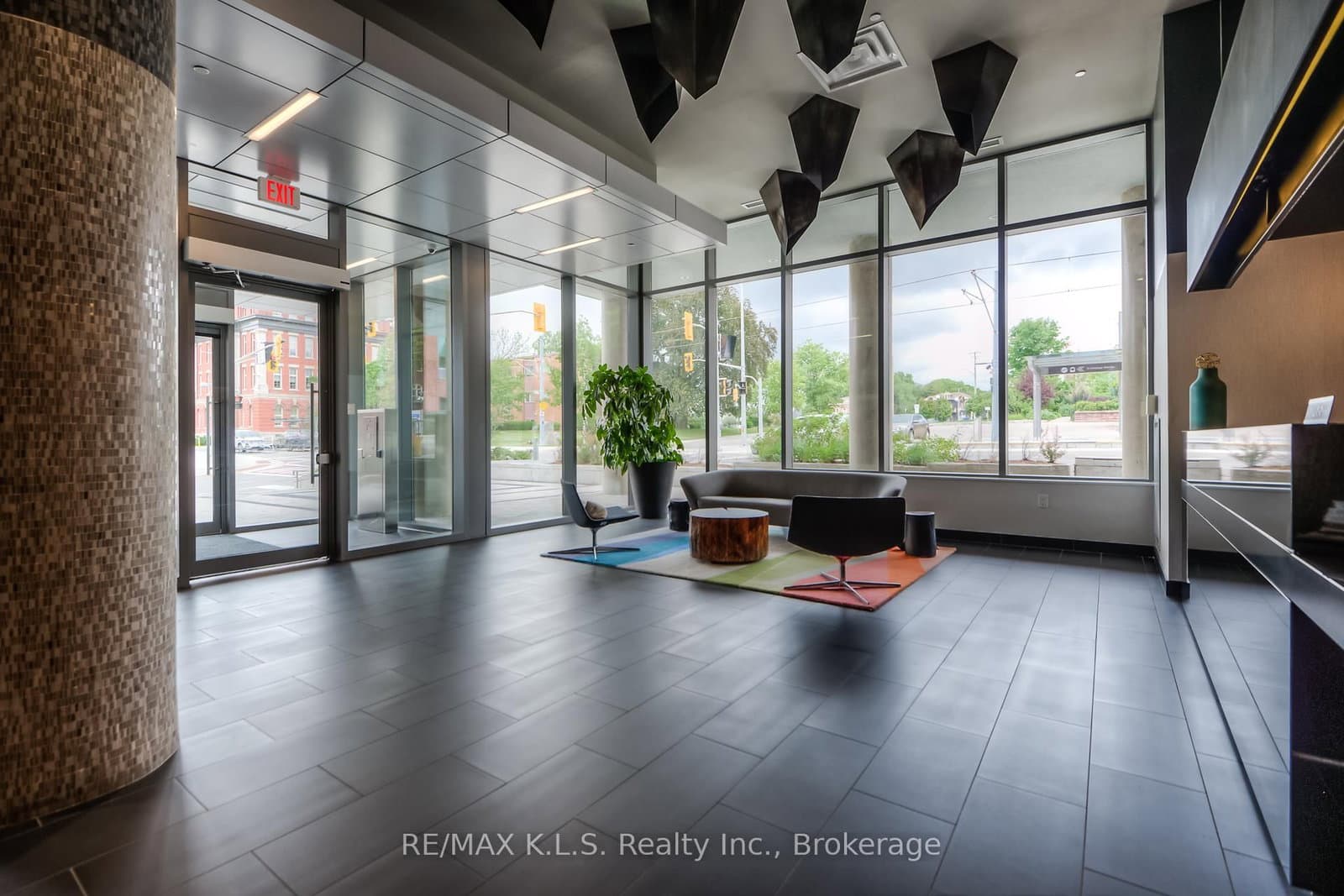 85 Duke Street W, Unit 1404 thumbnail 8