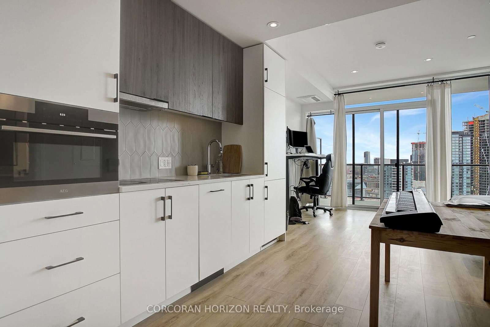 741 King Street W, Unit 1710