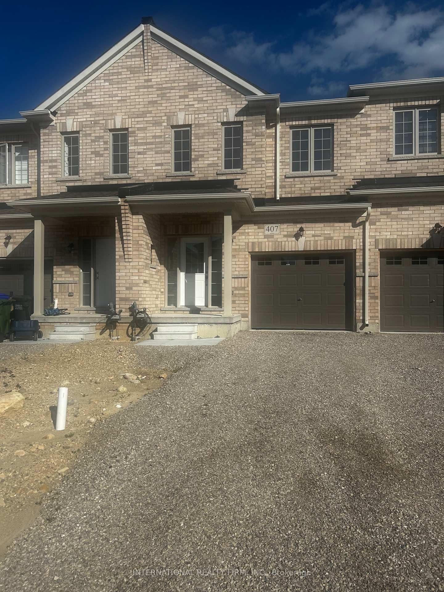 407 Vandusen Avenue