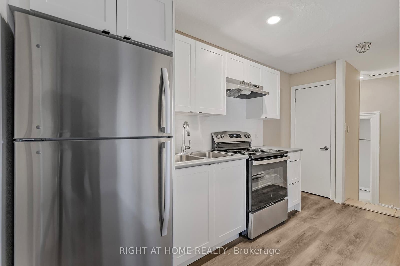 82 Welland Avenue, Unit 10