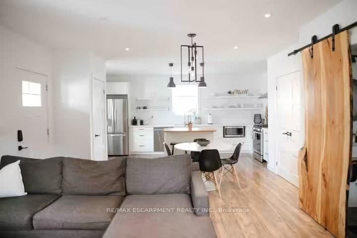 426 Wilson Street E, Unit 1 thumbnail 16