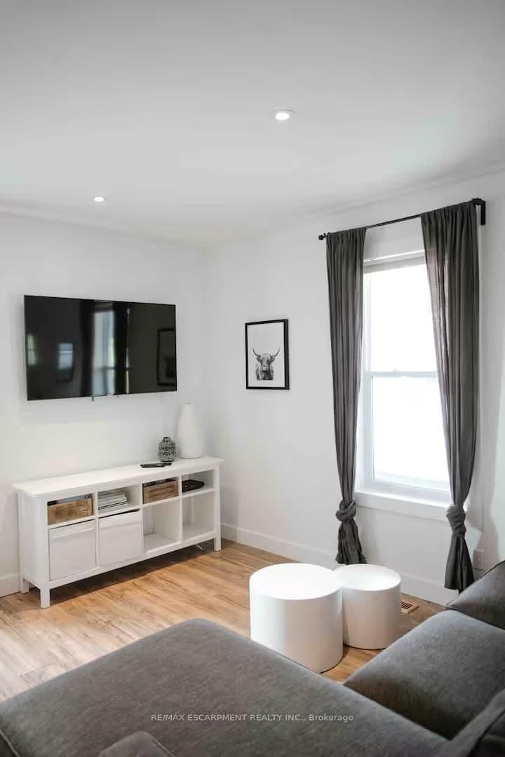 426 Wilson Street E, Unit 1 thumbnail 19