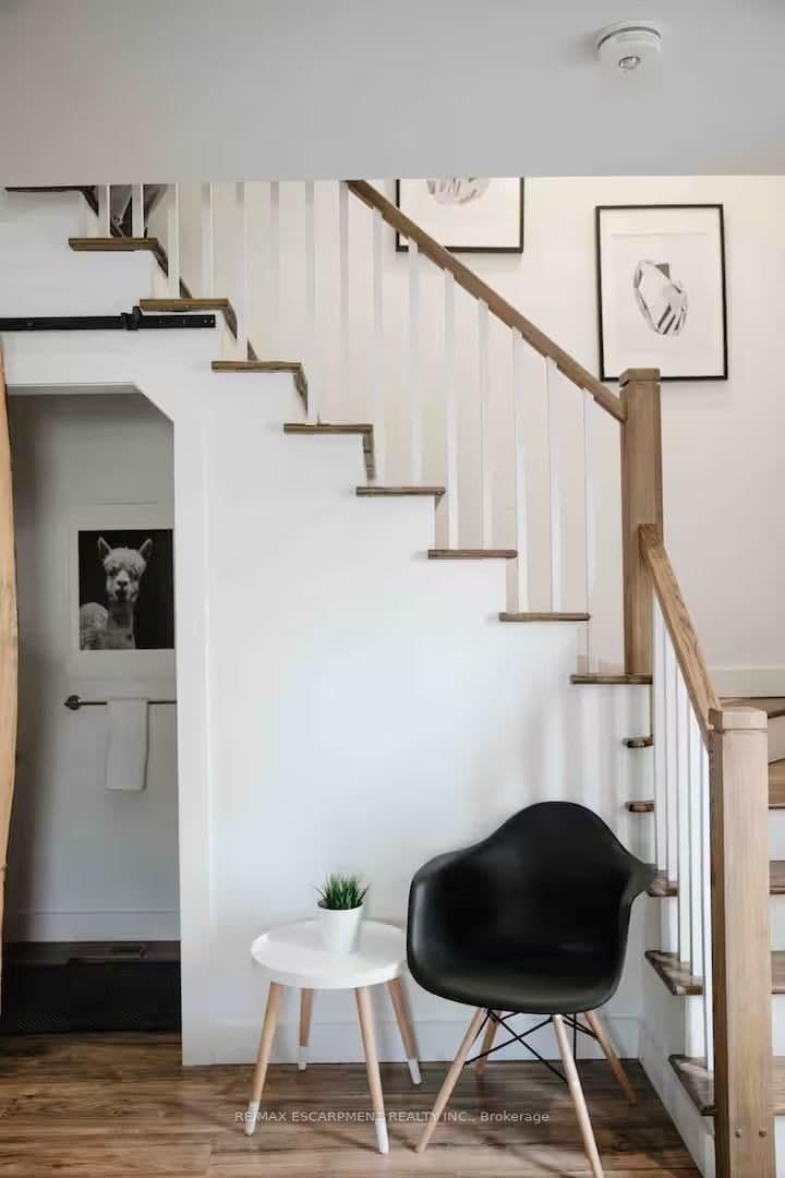 426 Wilson Street E, Unit 1 thumbnail 22