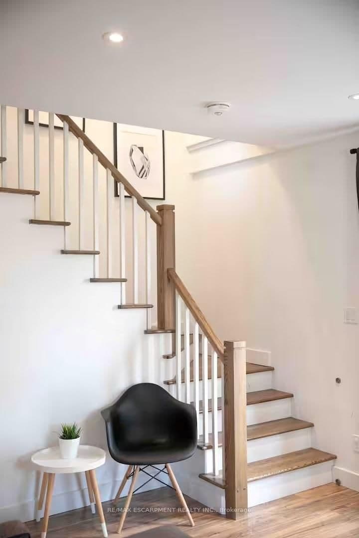426 Wilson Street E, Unit 1 thumbnail 23