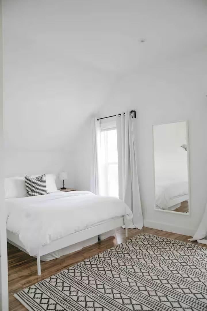 426 Wilson Street E, Unit 1 thumbnail 29