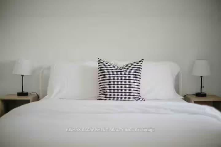 426 Wilson Street E, Unit 1 thumbnail 31