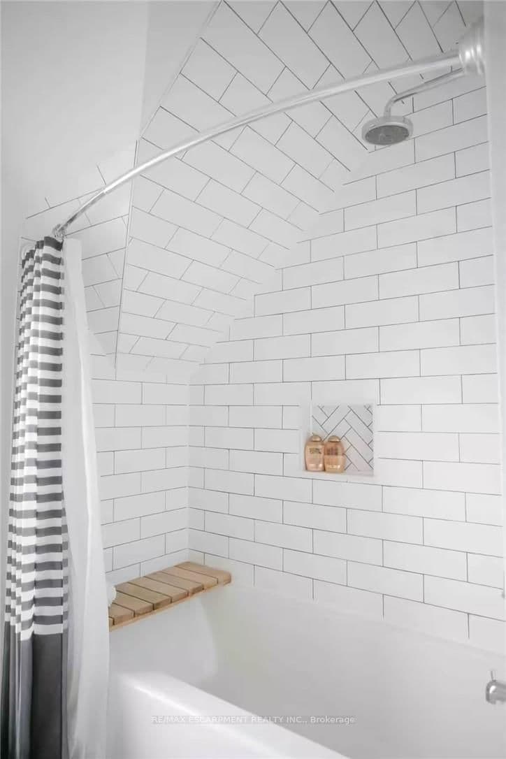 426 Wilson Street E, Unit 1 thumbnail 34