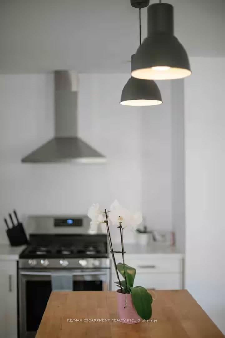 426 Wilson Street E, Unit 1 thumbnail 9