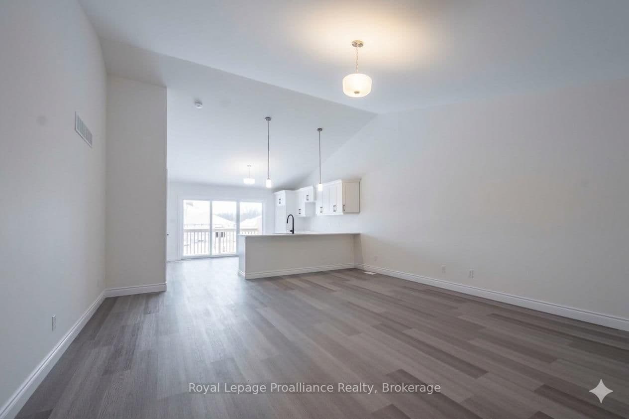 121 Farrington Crescent thumbnail 4