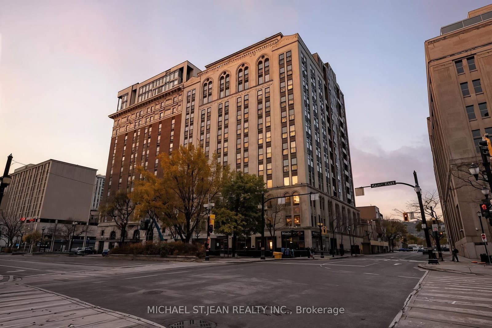 #916 - 118 King Street E