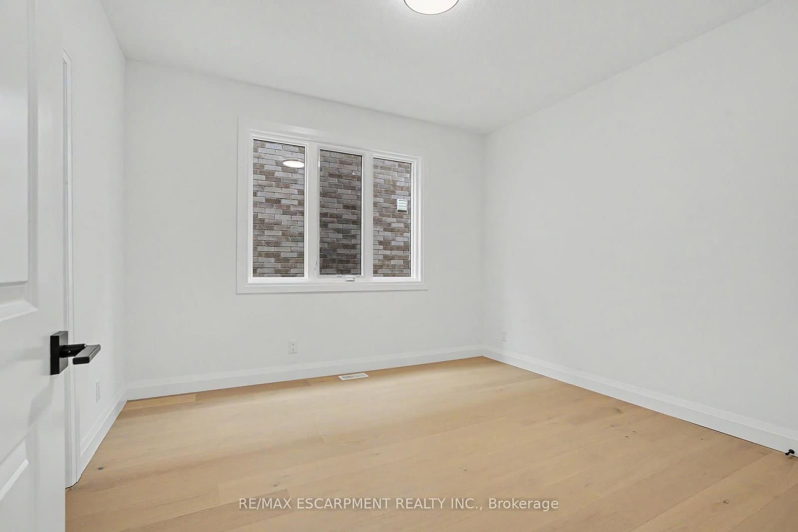 386 Southcote Road thumbnail 10