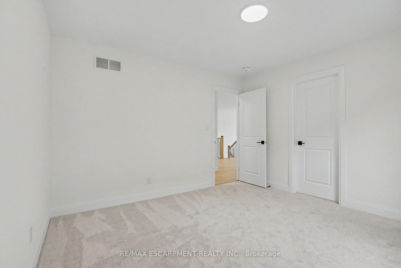 386 Southcote Road thumbnail 29