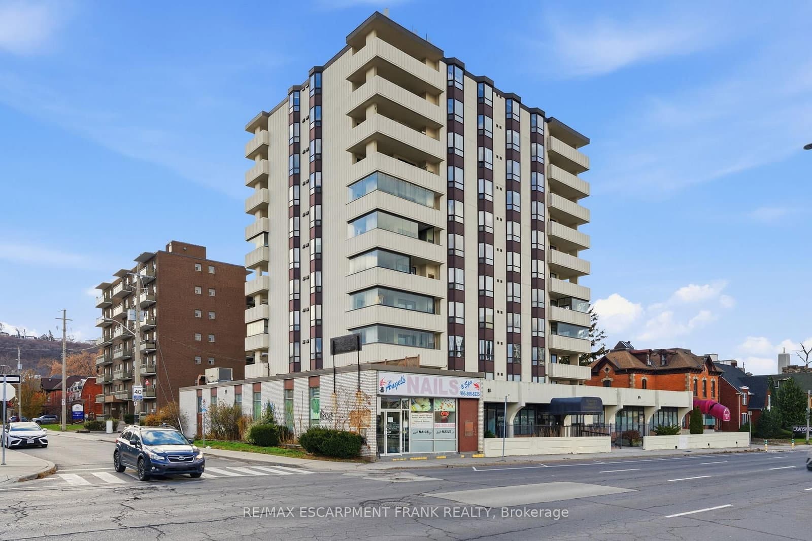 #902 - 432 Main Street E