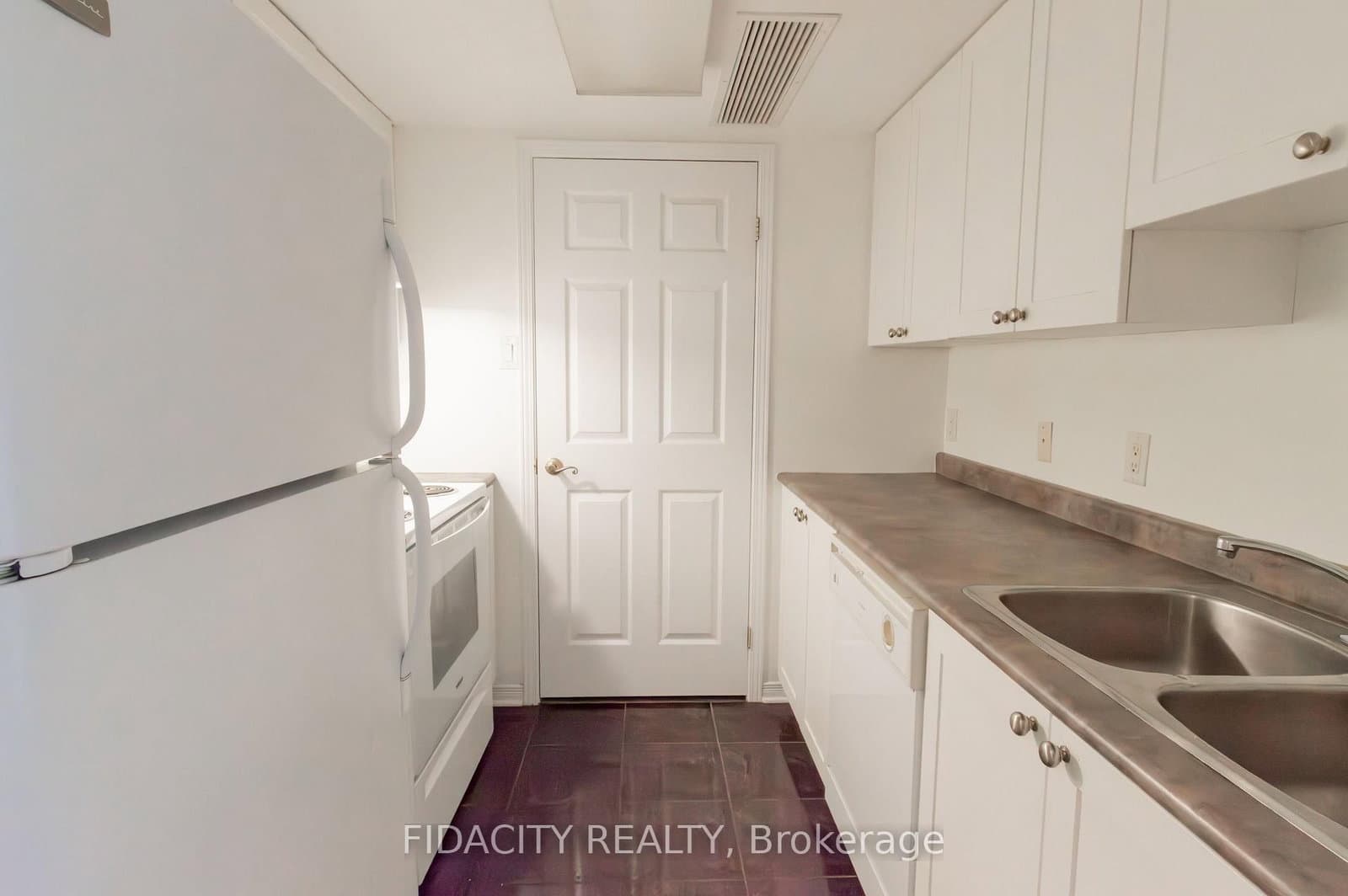 310 Central Park Drive, Unit 5C thumbnail 3
