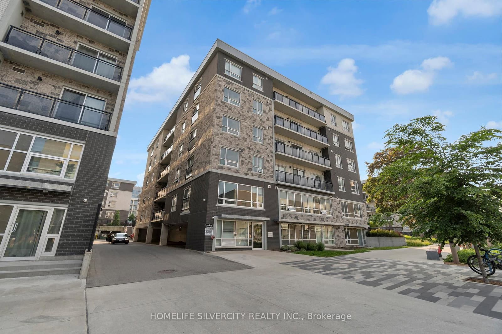 #A405 - 275 Larch Street